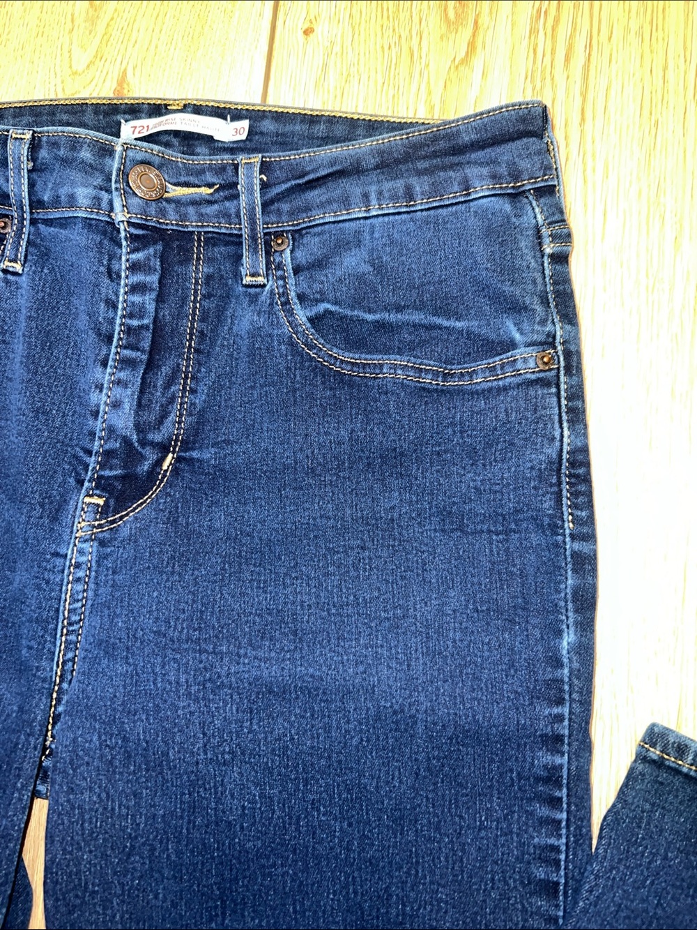 Levi's Women's Indigo High Rise Skinny Jeans - Picture 5 of 16